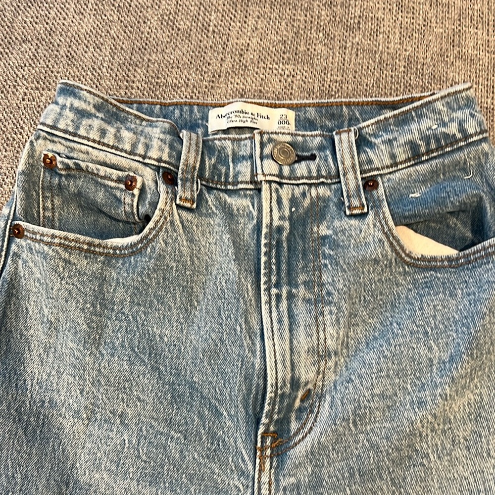 Abercrombie &Fitch jeans size 23 000